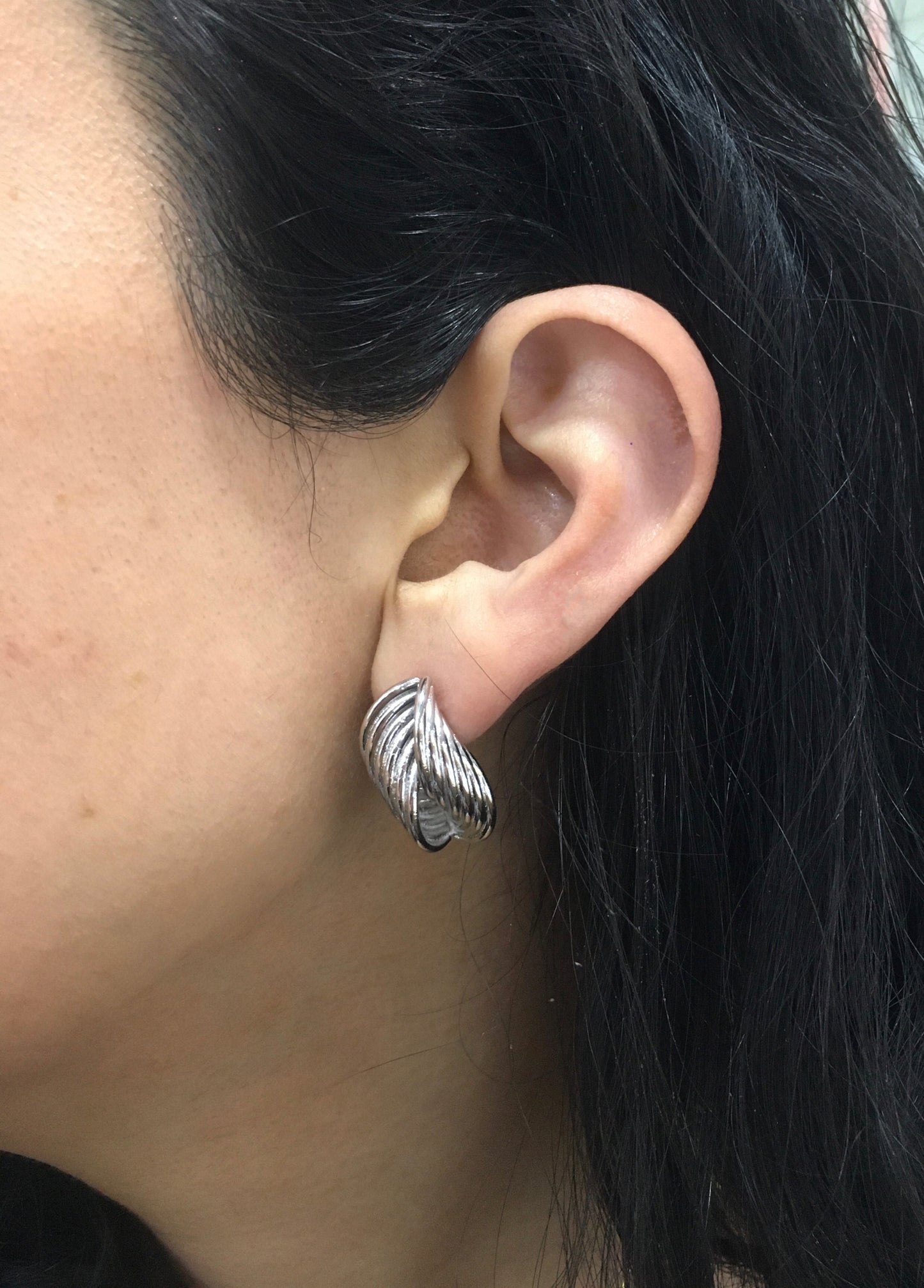 Aretes ondas en rodio para dama