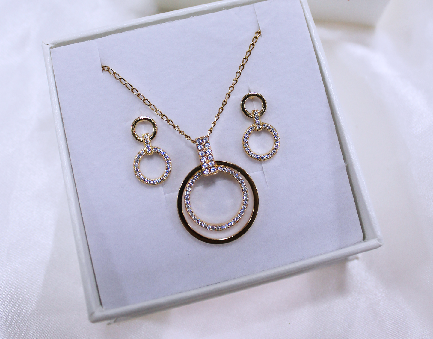 Arete y dije circular micropave