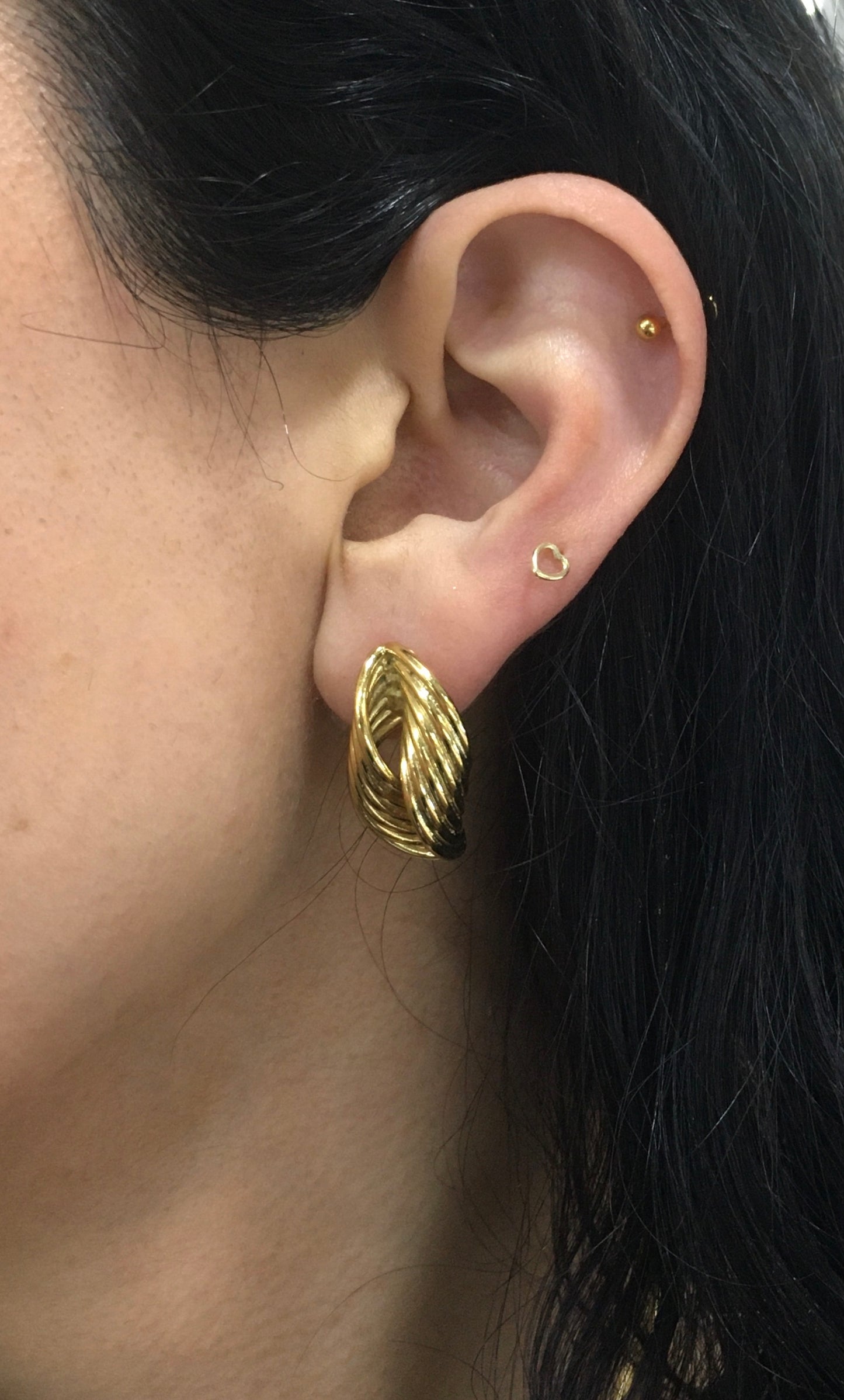 Aretes ondas en chapa de oro para dama